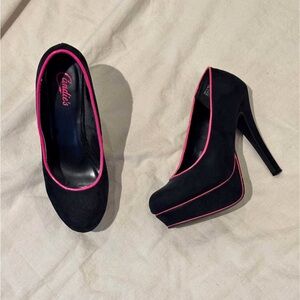 Vintage Candies Black Platform heels - size 9 (runs small)